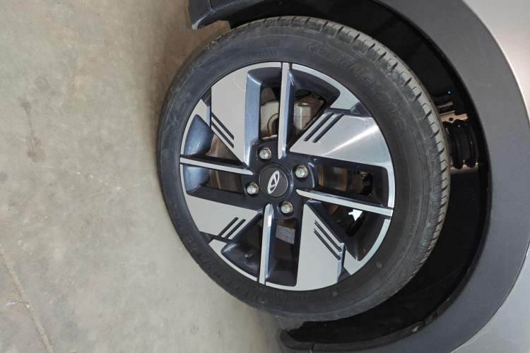 Used Chery New Energy Boundless Pro 2022 301km LingShou Edition Lithium Iron Phosphate Left Front Wheel Hub