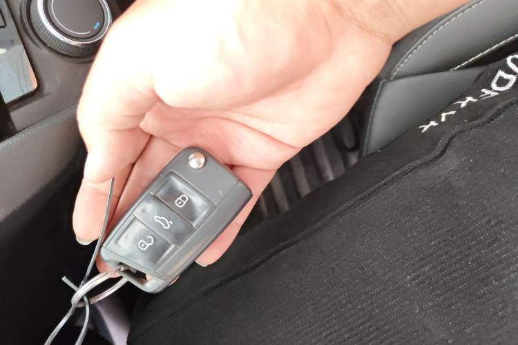 Used Skoda Octavia 2022 1.5L Automatic Comfort Edition Vehicle Key