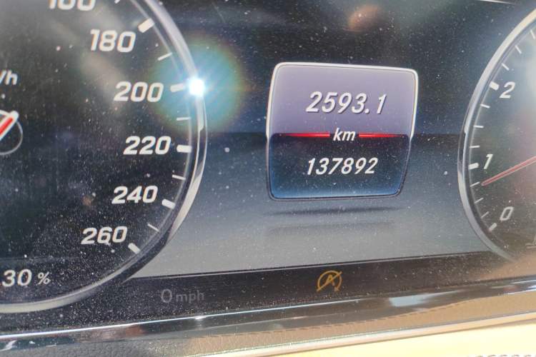 Used Mercedes-Benz S-Class 2014 S 320 L Business Model Odometer Close Up