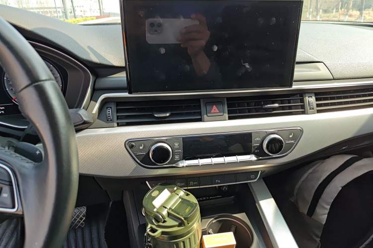 Used Audi A5 2020 Coupe 40 TFSI Fashion Edition China VI Emission Standard Audio And AC Panel