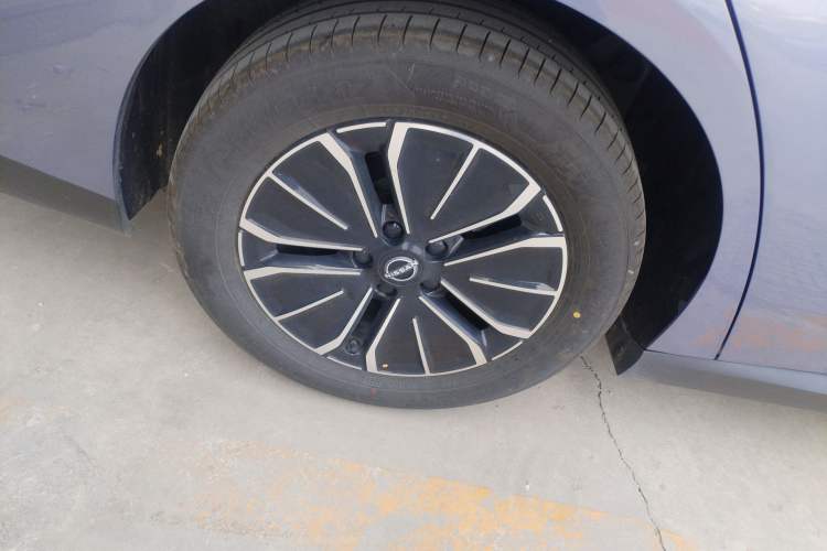 Used Nissan N6 2026 Model 180 Pro Exterior 5