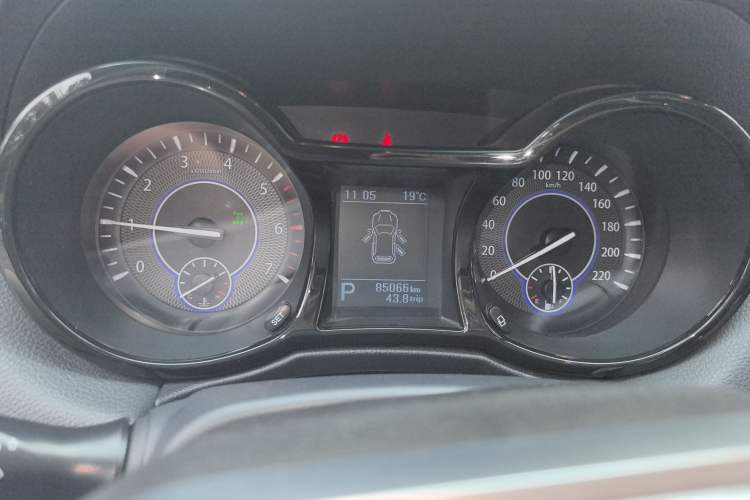 Used JMC Yusheng S350 2016 2.0T Automatic All-Wheel Drive Gasoline Ultra-Luxury 7-Seater