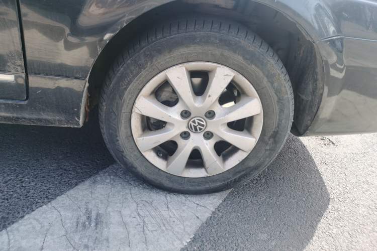 Used Volkswagen Santana Vista 2008 1.8L Manual Comfort Edition Right Front Wheel Hub