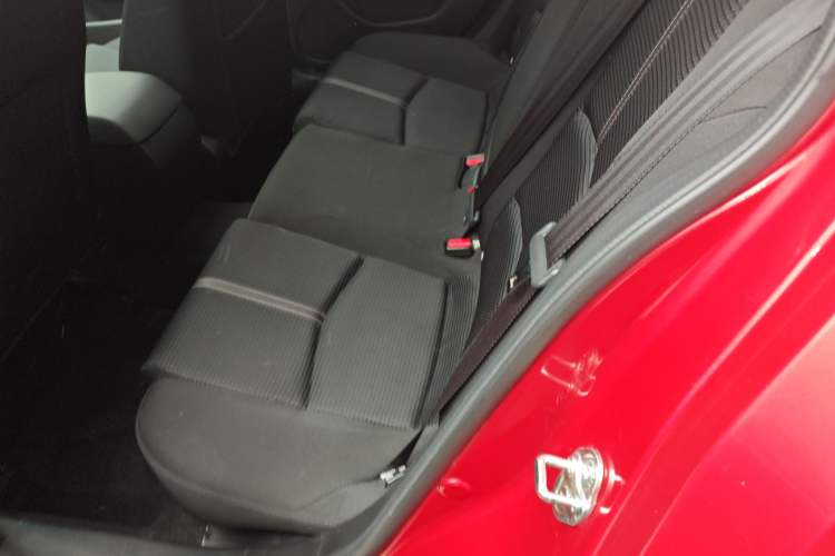 Used Mazda 3 Axela 2017 Sedan 1.5L Manual Luxury Model Emission Standard China V Left Rear Seat