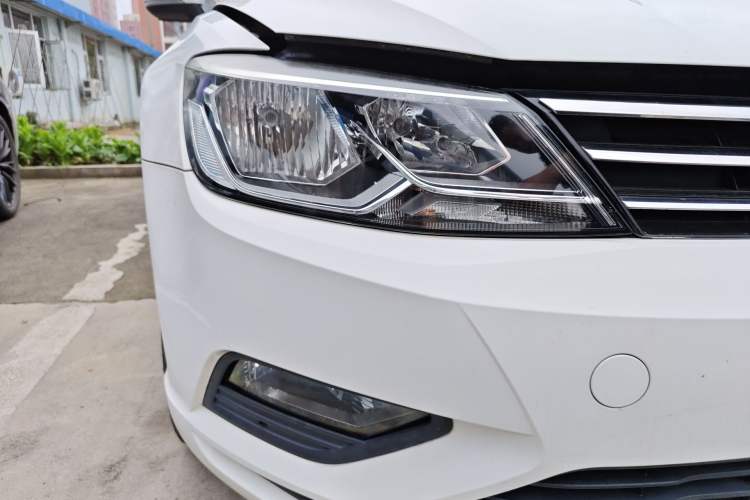 Used Volkswagen Lamando 2015 280TSI DSG Comfort Edition Right Front Headlight