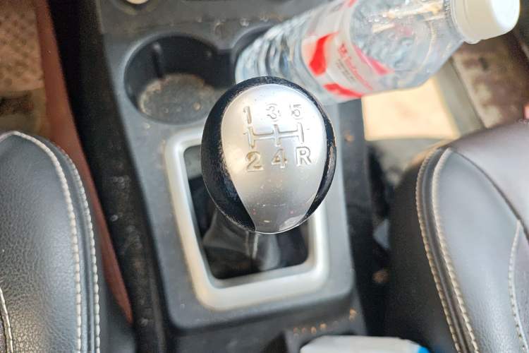 Used Dongfeng Fengon 330 2018 1.5L 330S Comfort Edition China V Standard DK15 Gear Lever