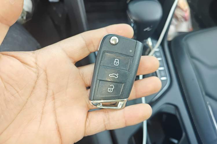 Used Volkswagen Tiguan L 2020 330TSI Automatic Two-Wheel Drive R-Line Flagship Version China VI Standard
