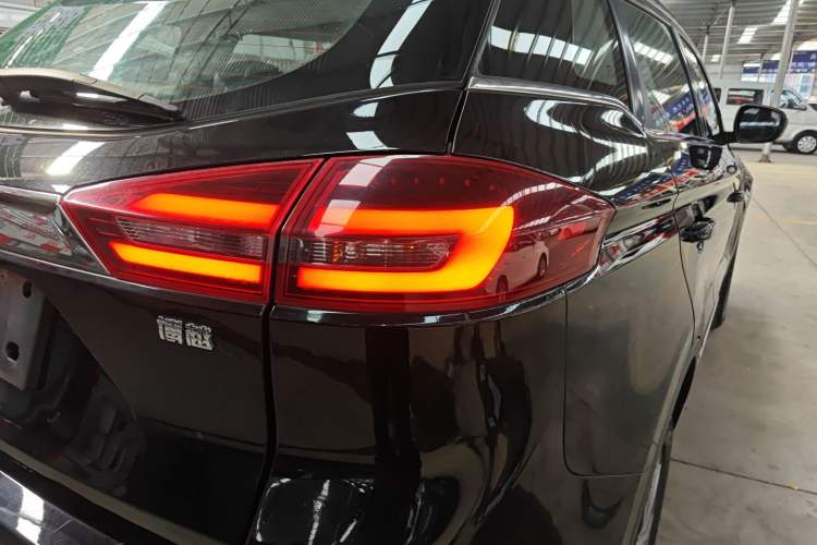 Used Geely Auto Emgrand X7 Sport 2018 1.8TD Automatic Two-Wheel Drive Smart Connect 4G Internet Edition