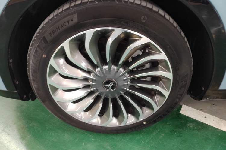 Used VOYAH FREE 2023 Four-Wheel Drive Extended-Range Model with Ultra-Long Range Exterior 1