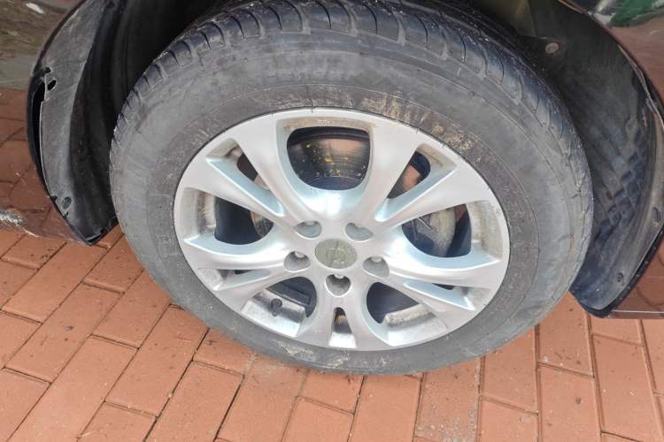 Used Haima Fumei 2014 M5 1.6L Manual Comfort Model Right Front Wheel Hub