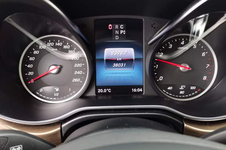 Used Mercedes-Benz V-Class 2022 V 260 L Long-wheelbase Luxury Edition Odometer Close Up