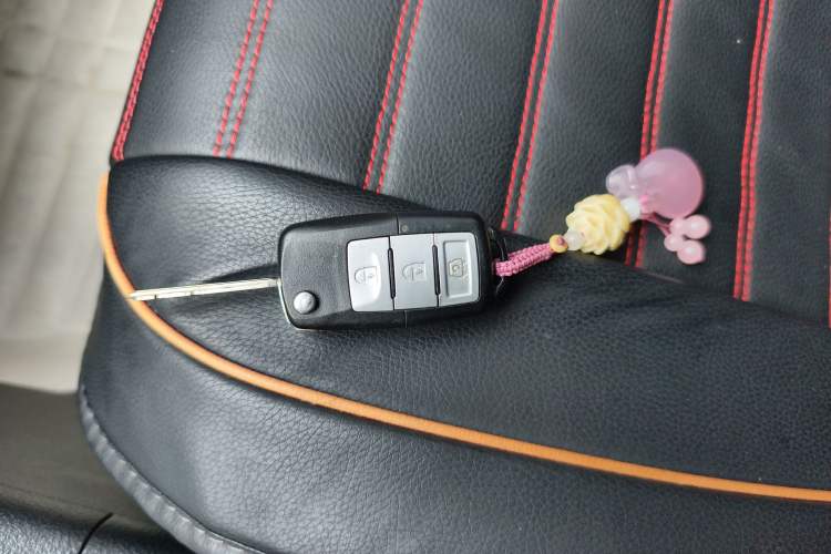 Used FORTHING Joyear X5 2013 1.6L Manual Luxury Model China IV Standard
