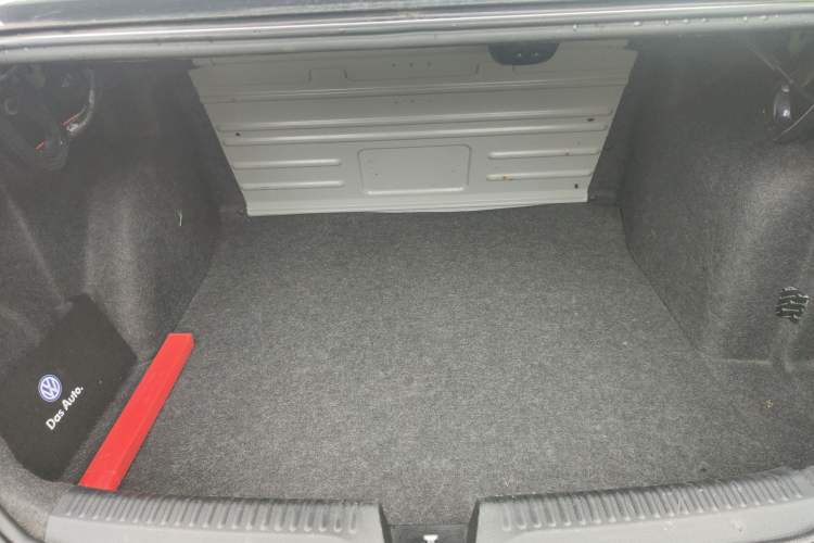 Used Volkswagen Santana 2016 1.4L Manual Fashion Edition Trunk