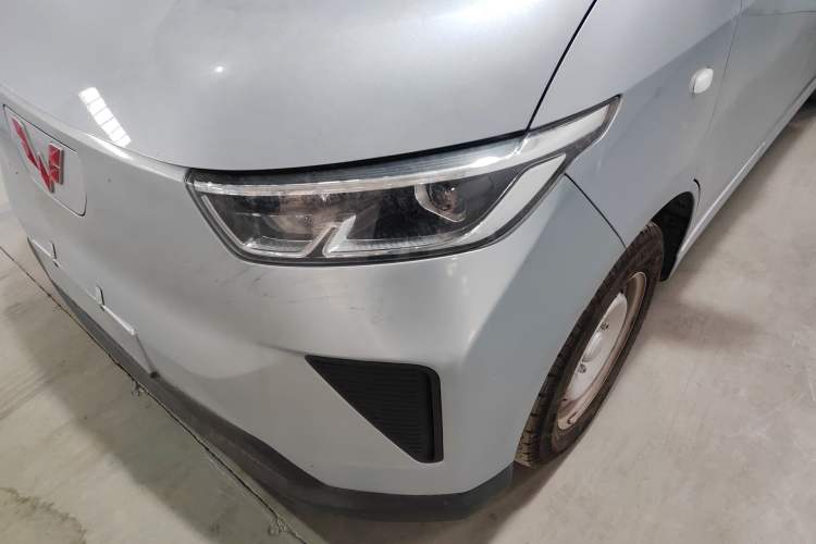 Used Wuling Yangguang 2024 300KM Comfort Version Passenger Van 75kW Left Front Headlight