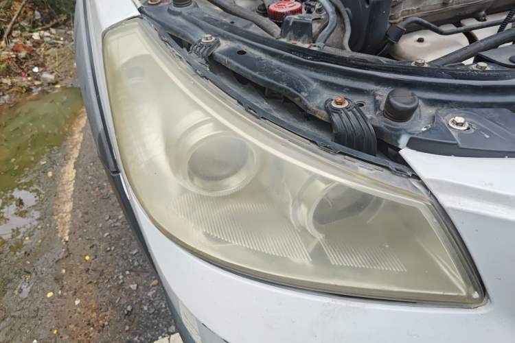 Used Dongfeng Aeolus H30 2012 CROSS 1.6L Manual Luxury Model Right Front Headlight