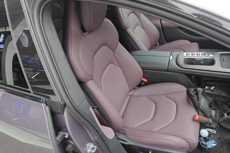 Used Xiaomi Auto SU7 2024 Four-Wheel Drive Ultra-Long Range Advanced Intelligent Driving Max Edition
