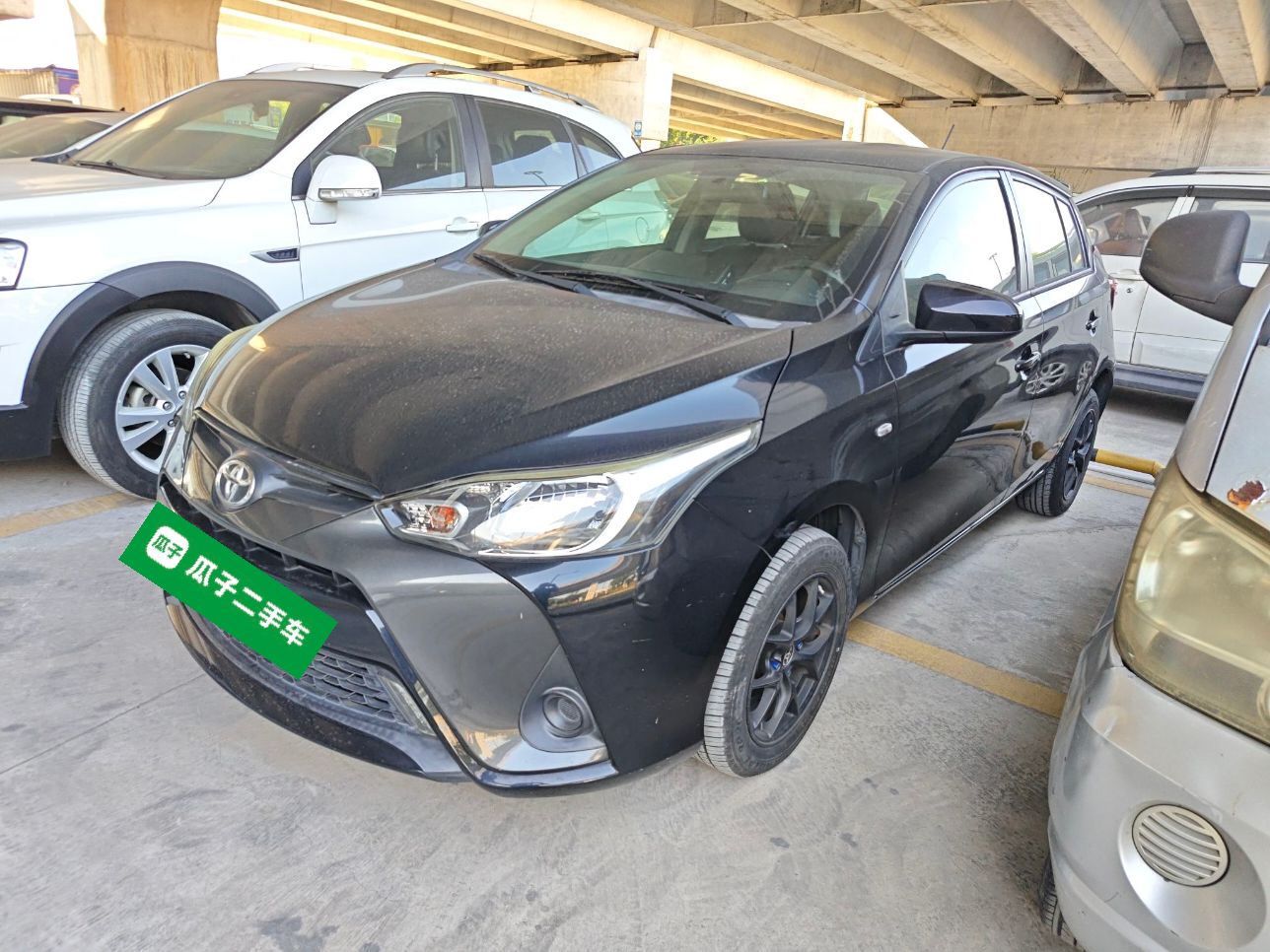 Под передней частью автомобиля