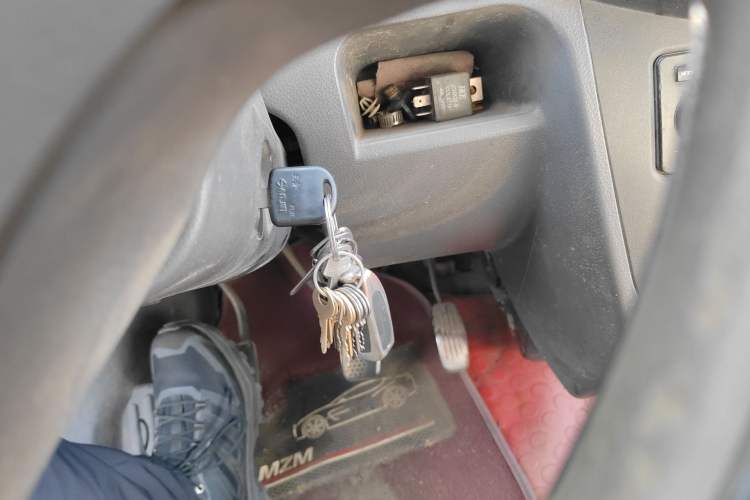 Used BAIC Weiwang 306 2013 1.2L Value Edition Luxury 8-Seater A12 China IV Emission Standard
