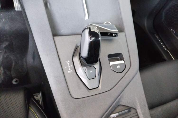 Used Lynk & Co 01 2025 2.0TD All-Wheel Drive Refreshed Pro Version Gear Lever