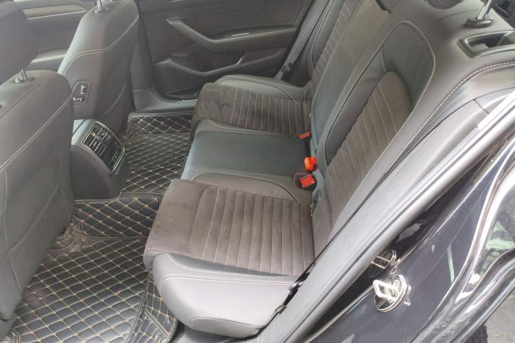 Used Volkswagen Magotan 2020 380TSI DSG Luxury Version Left Rear Seat