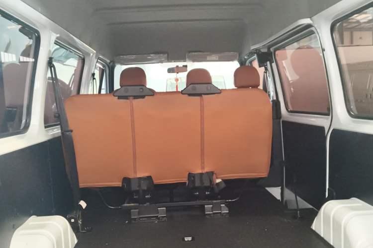 Used JMC Transit 2021 2.8T Space King Standard Version Short Wheelbase Mid-Height Roof 6-Seater Diesel Euro VI JX493
