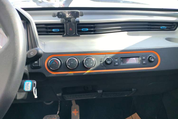 Used Wuling Hongguang MINIEV 2020 Zizai Version Lithium-NMC Audio And AC Panel