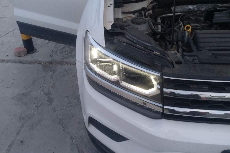 Used Volkswagen Tharu 2021 280TSI Two-Wheel-Drive Luxury Plus Edition Right Front Headlight