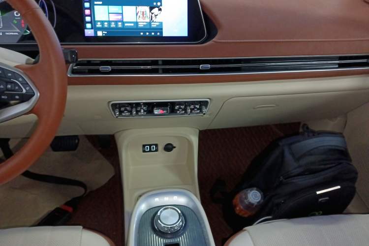 Used ORA Good Cat 2023 401 km Standard Range Comfort Version Lithium Iron Phosphate