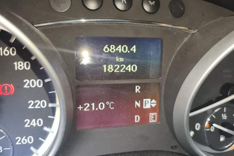 Used Mercedes-Benz R-Class 2014 R 320 4MATIC Business Model