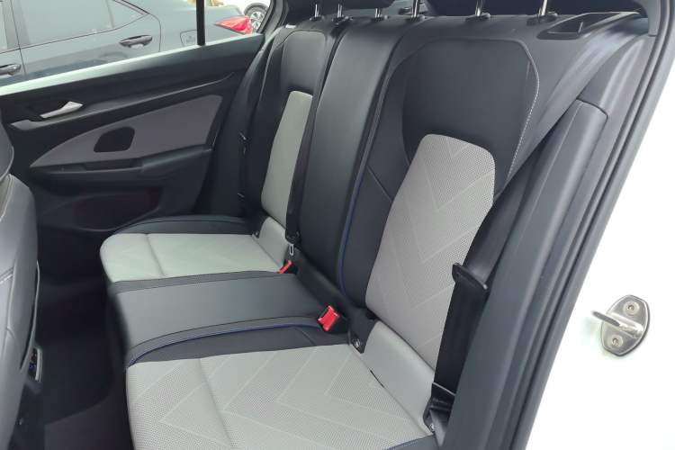 Used Volkswagen Golf 2025 300TSI R-Line
