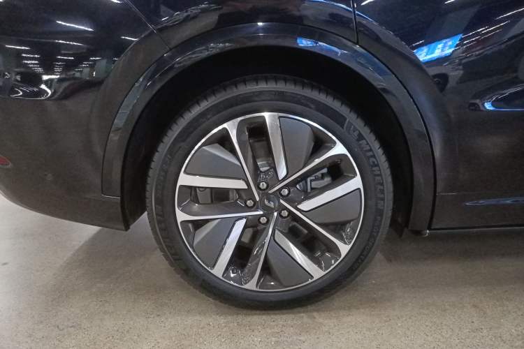 Used Li Auto L9 2023 Pro Model Exterior 5