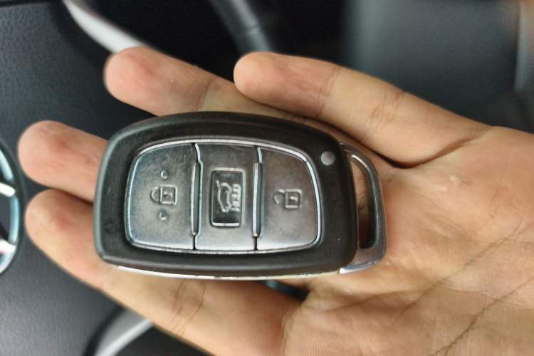 Used Hyundai Tucson 2015 1.6T Dual-Clutch Two-Wheel-Drive Smart Model Vehicle Key