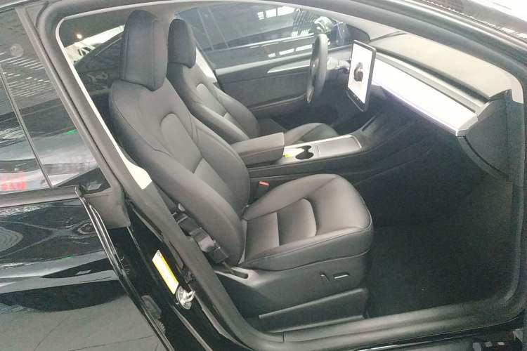 Used Tesla Model Y 2023 Rear-Wheel-Drive Version
