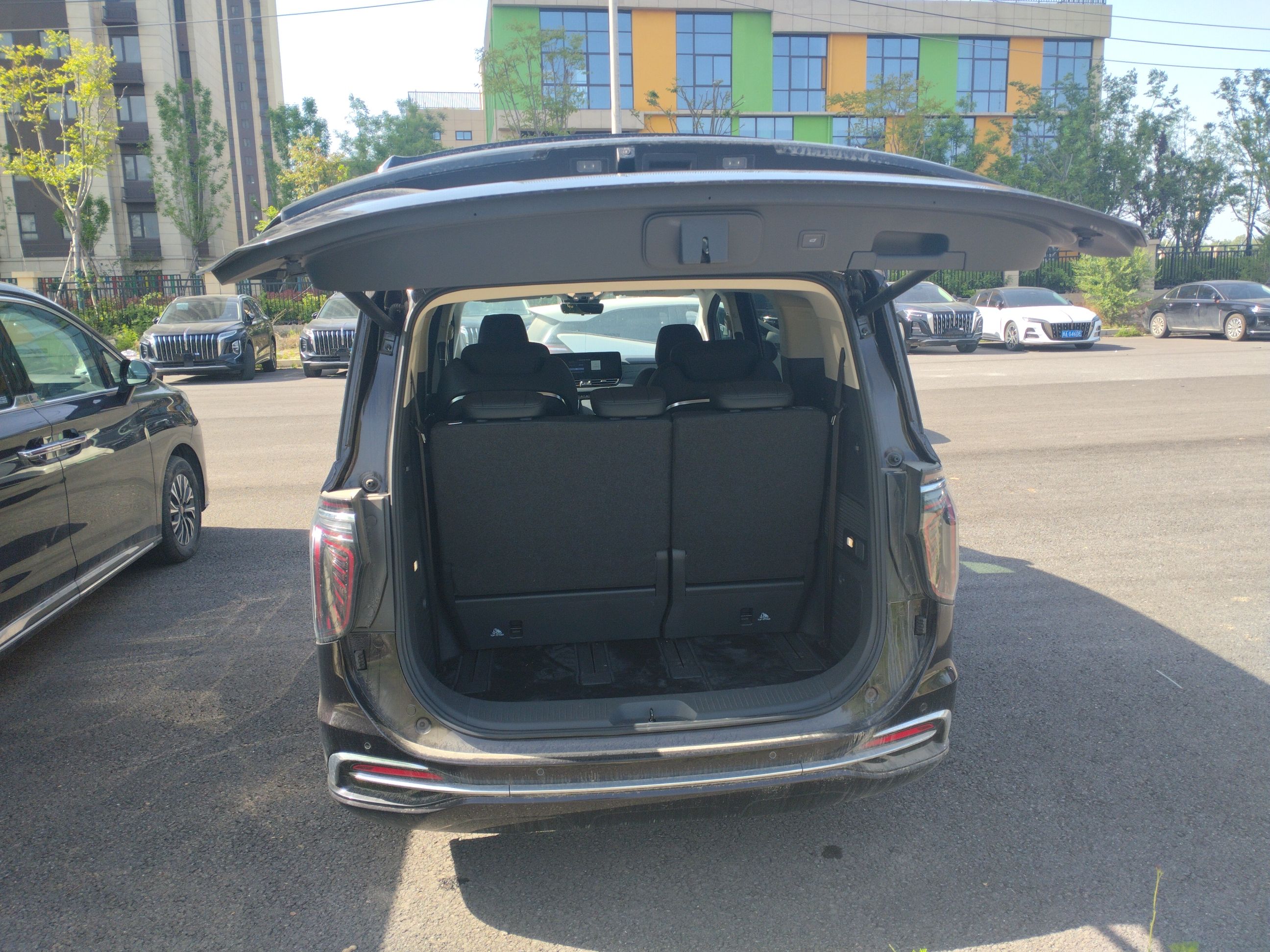 Hongqi HQ9 PHEV 2024 2.0T Four-Wheel Drive Business Edition — снимка 16