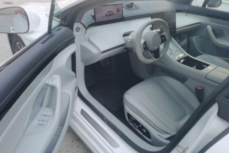 Used Hima Luxeed S7 2025 855 km Max