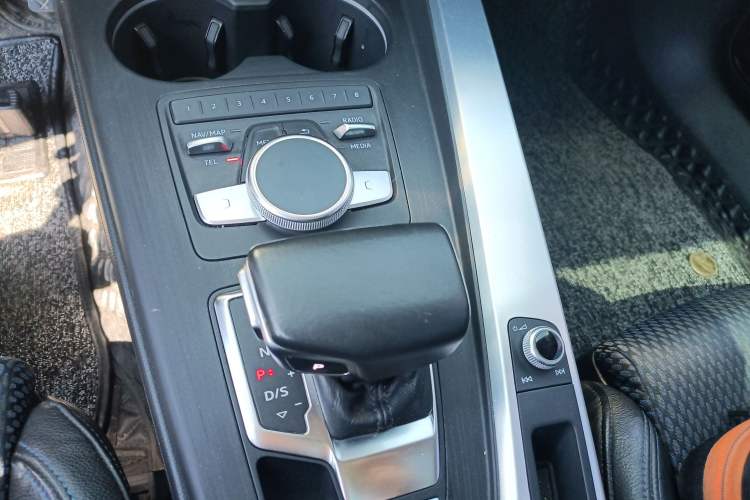 Used Audi A4L 2018 30th Anniversary Edition 40 TFSI Sport Edition Gear Lever