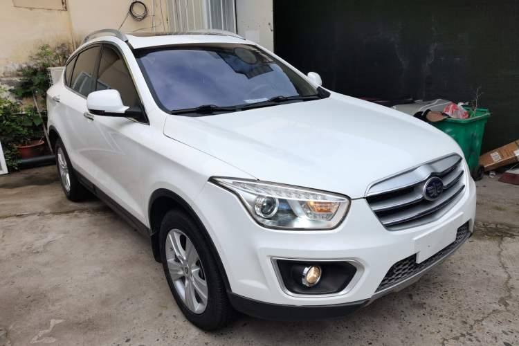 Used Bestune X80 2015 1.8T Automatic Luxury Model Front Right 45 Deg