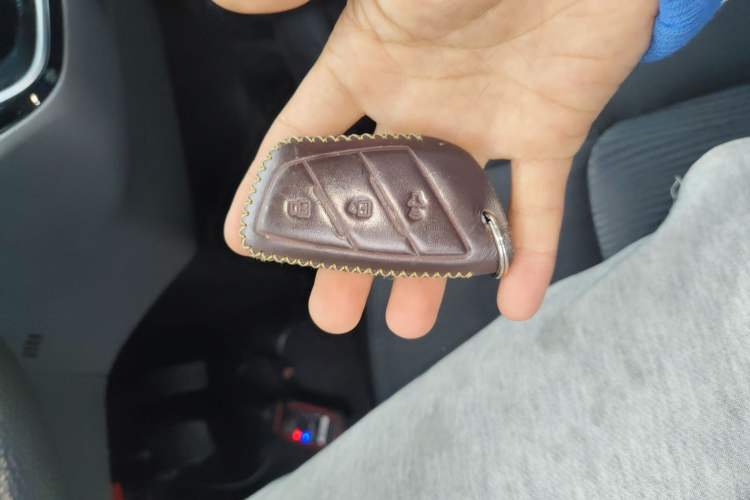 Used Iveco Fidato 2023 C30 Passenger Van 2.0T 93kW Manual Transmission Xingtu Edition Low Roof
