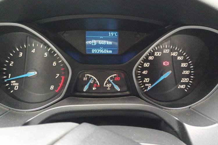 Used Ford Focus 2012 Sedan 1.6L Manual Fashion Edition
