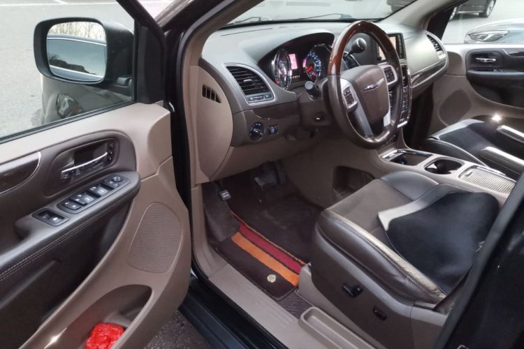 Used Chrysler Grand Voyager 2013 3.6L Luxury Edition