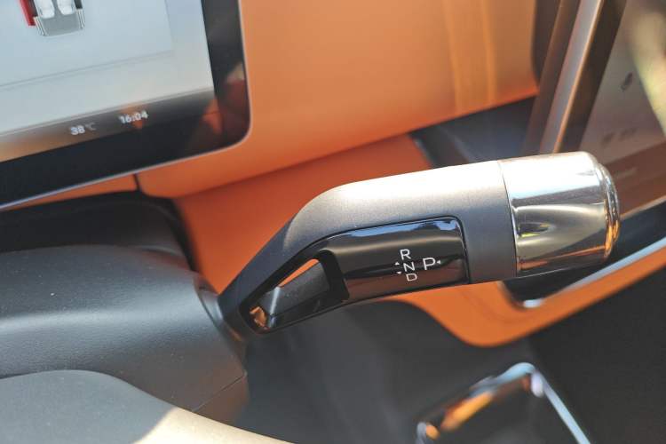 Used Geely Galaxy LEVC L380 2024 140-Degree 6-Seater All-Wheel-Drive Ultra