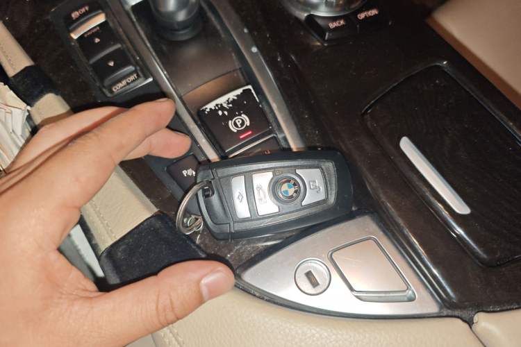 Used BMW 5 Series 2013 530Li Leading Model