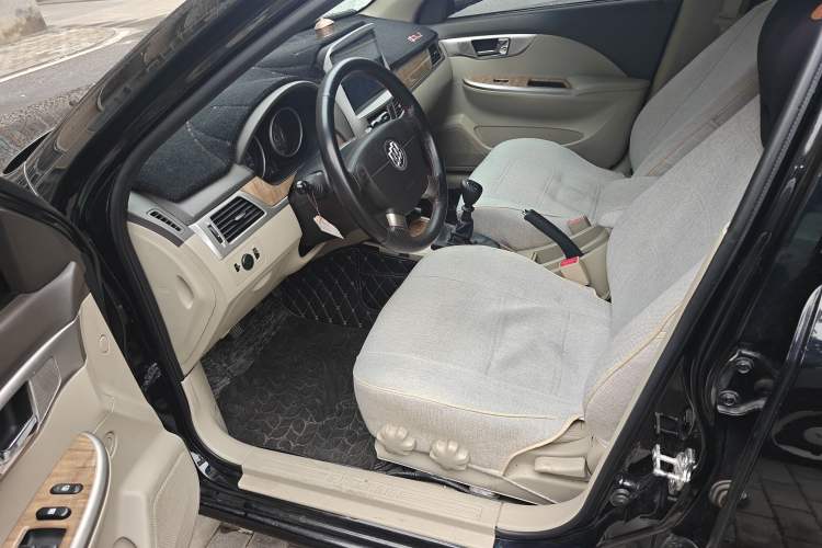 Used Buick Excelle 2015 1.5L Manual Classic Trim
