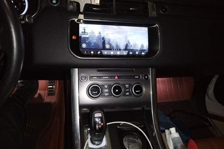 Used Land Rover Range Sport 2017 3.0 SC V6 HSE DYNAMIC Audio And AC Panel