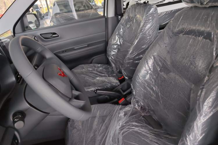 Used Wuling Hongguang New Energy 2024 All-Electric Model 300KM Standard Version Left Front Seat