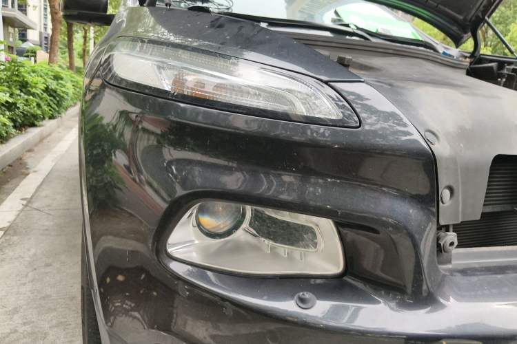 Used Jeep Cherokee 2016 2.4L Superior Edition Right Front Headlight