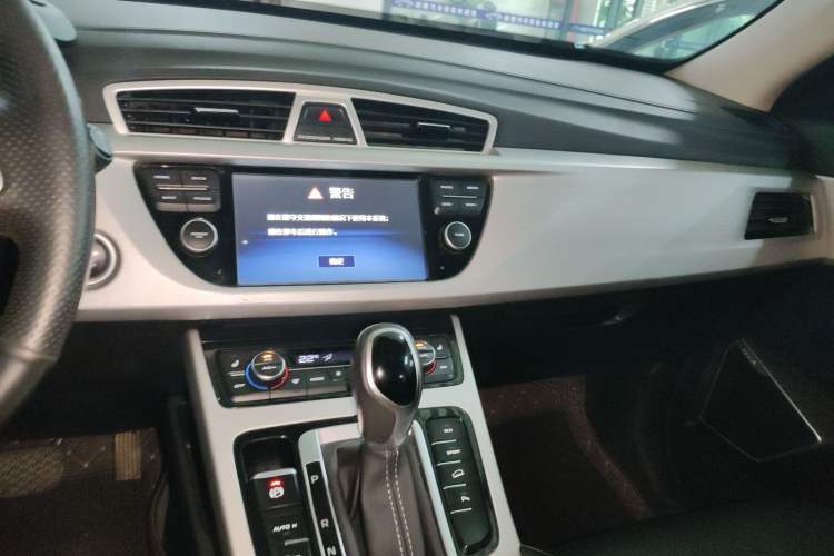 Used Geely Auto Emgrand X7 Sport 2016 1.8TD Automatic Smart Model Audio And AC Panel