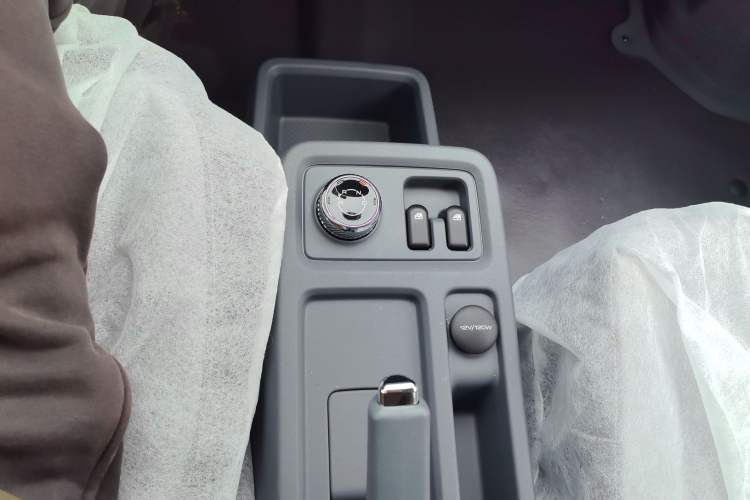 Used Wuling Yangguang 2024 300KM Comfort Version Passenger Van 75kW