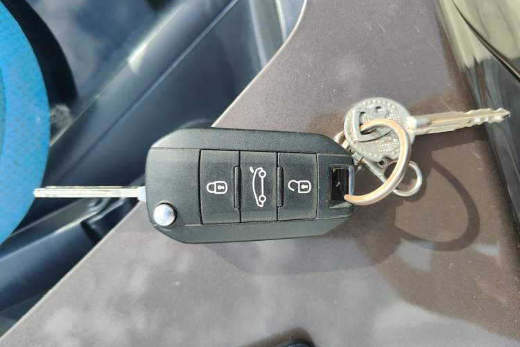 Used Peugeot 301 2014 1.6L Manual Luxury Edition
