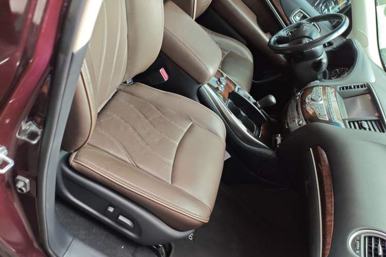 Used Infiniti QX60 2014 2.5 S/C Hybrid Two-Wheel Drive Excellence Edition Right Front Seat